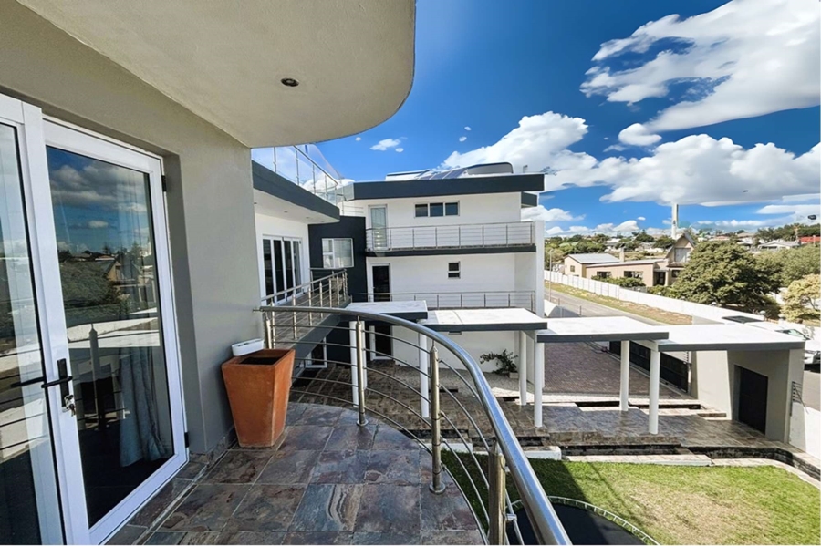 6 Bedroom Property for Sale in Perlemoenbaai Western Cape